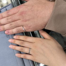 【宝寿堂(ほうじゅどう)の口コミ】 デザインは若干Vラインのものです。メレダイヤがウェーブしているところに…