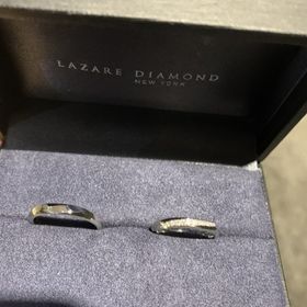 【ラザール ダイヤモンド(LAZARE DIAMOND)の口コミ】 ペアリングだったので、2人共に似合うデザインを探しました。指輪について…