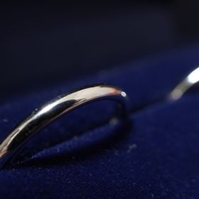 【銀座ダイヤモンドシライシの口コミ】 デザインと価格が決め手でした。
自分はシンプルなデザインを好むので、希…