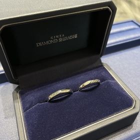 【銀座ダイヤモンドシライシの口コミ】 シンプルだけど少しデザインも欲しく、いろいろ着け比べた結果、この指輪…