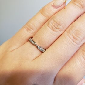 【ギンザタナカブライダル(GINZA TANAKA BRIDAL)の口コミ】 【デザインについて】
最初はフルエタニティで探していたのですが、生活が…