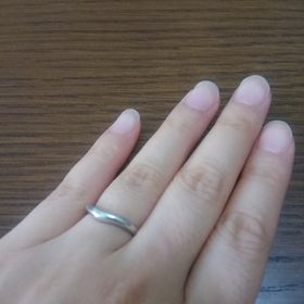 【ブルガリ(BVLGARI)の口コミ】 色々結婚指輪をみましたが、指を曲げたときに違和感を感じさせないのはこ…