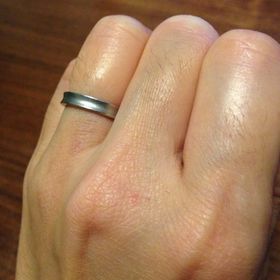 【１／ｆ エフブンノイチの口コミ】 ストレートのラインで一部つや消しの仕上げの指輪を希望していたが
リング…