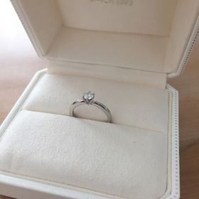 【MIKIMOTO(ミキモト)の口コミ】 シンプルで華奢な指輪が欲しかったので、この指輪を見て即決でした
石は質…