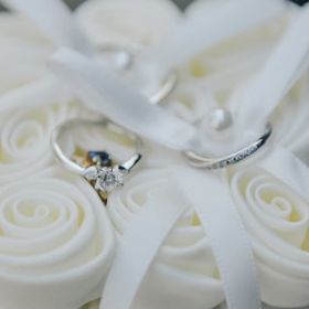 【4℃ BRIDAL(ヨンドシーブライダル)の口コミ】 妻の希望により結婚指輪、婚約指輪を2連でつける予定だったため
同一ブラ…