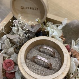 【鎌倉彫金工房の口コミ】 私がピンクゴールドが好きだったこと、彼が太めでマットなものが良かった…