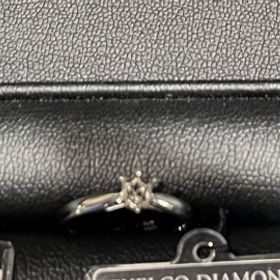 【エクセルコダイヤモンド(EXELCO DIAMOND)の口コミ】 「王道の婚約・結婚指輪」というようなシンプルなデザインです。ヨーロッ…