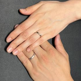 【銀座ダイヤモンドシライシの口コミ】 プラチナとピンクゴールドの2種類のリングを探していました。店舗に入りこ…