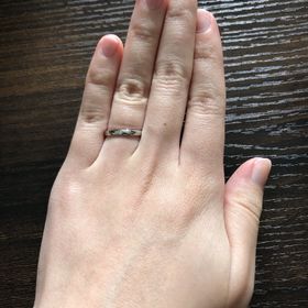 【nocur(ノクル)の口コミ】 2人ともシンプルなデザインの指輪を探していたため、ネットで検索してこれ…