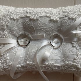 【ギンザタナカブライダル(GINZA TANAKA BRIDAL)の口コミ】 結婚指輪のダイヤモンドを奮発して購入したため、妻と相談の上、夫はシン…