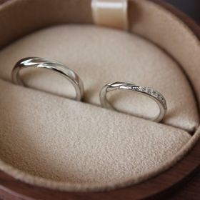 【COLANY(コラニー)の口コミ】 婚約指輪と同じブランドのCOLANYにしました！婚約指輪の着け心地を知って…