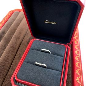 【カルティエ(Cartier)の口コミ】 なめらかなカーブがあり指が長く見えるデザインが気に入りました。
婚約指…