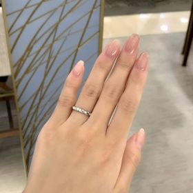 【ショーメ(CHAUMET)の口コミ】 店員さんが人気だとおっしゃっていました。
ダイヤなしだと将来物足りなく…
