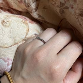 【銀座ダイヤモンドシライシの口コミ】 普段着けして違和感のないデザインと、自分の指に馴染む形だったこと。始…