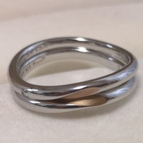 【ケイウノ ブライダル(K.UNO BRIDAL)の口コミ】 二人とも普段アクセサリーをつけないのですが、
そんな私たちでも身につけ…