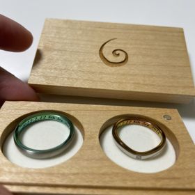 【SORA(ソラ)の口コミ】 ①ジルコニウムの綺麗なカラーで他とは違う、自分たちだけのオリジナル指輪…