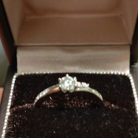 【アイプリモ(I-PRIMO)の口コミ】 アシンメトリーのデザインが素敵だった。今回購入したのはエンゲージリン…