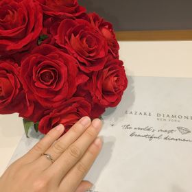 【ラザール ダイヤモンド(LAZARE DIAMOND)の口コミ】 私はシンプルなデザインが、相手は動きのあるリングが好みというところで…
