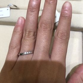 【MIKIMOTO(ミキモト)の口コミ】 3石のダイヤモンドがついたシンプルな指輪ですが、ダイヤモンドを入れると…
