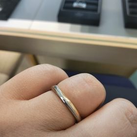【エクセルコダイヤモンド(EXELCO DIAMOND)の口コミ】 バイカラーの指輪で、境目にミル打ちが入っています。オールプラチナもあ…