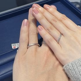 【銀座ダイヤモンドシライシの口コミ】 デザインが気に入りました。細身のものが欲しかったので理想通りでした。…