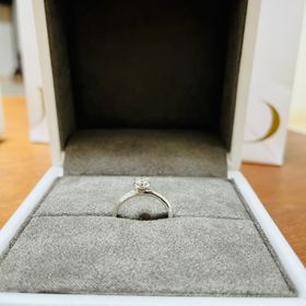 【Foulason(フレゾン)の口コミ】 デザインが可愛くて大人っぽくて価格がちょうど良かったから決めました。
…