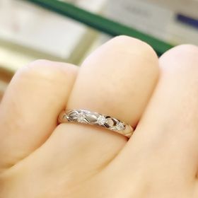 【PILOT BRIDAL(パイロットブライダル)】の口コミ パイロットブライダルの店舗限定デザインFreesia(フリージア)。
...