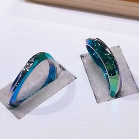 【SORA(ソラ)の口コミ】 個性的なデザインの指輪を探していました。SORAさんの指は色が豊富、フル…