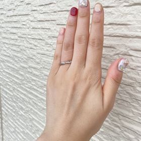 【ティファニー(Tiffany & Co.)の口コミ】 女性である自分の指が細く短いので、なるべく華奢にみえるデザイン探して…