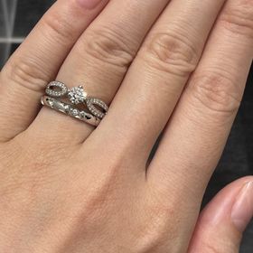 【ブシュロン(BOUCHERON)の口コミ】 カラット数が小さくても、ボリュームを出すことのできるデザインです。
ブ…