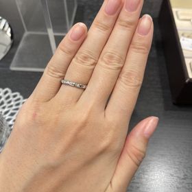 【ショーメ(CHAUMET)の口コミ】 男女でペアのデザイン、カーブのないフラットな丸型、ダイヤあり、サイズ…