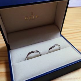 【GALA JEWELRY(ガラジュエリー)の口コミ】 指輪はデザインとつけ心地を重視して選びました。
私は緩いウェーブで指が…