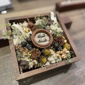 【鎌倉彫金工房の口コミ】 ナチュラルな手作り感のあるデザインに仕上げたかったため、槌目でヘアラ…