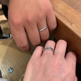 【銀座ダイヤモンドシライシの口コミ】 デザインはとても素敵で婚約指輪と結婚指輪がペアなのを選びました。旦那…
