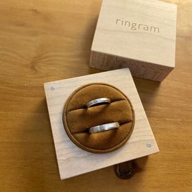 【ringram(リングラム)の口コミ】 素材はプラチナで作りました。店頭にあるデザインで好みのものをみつけ、…