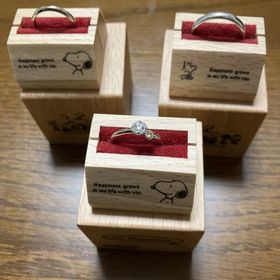 【with Happiness..の口コミ】 スヌーピーが好きだったのでゼクシィでこの指輪を見つけて購入。婚約指輪…