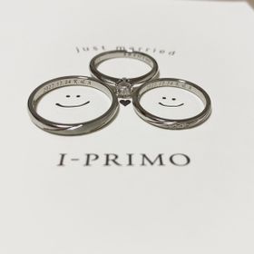 【アイプリモ(I-PRIMO)の口コミ】 婚約指輪に合うものを選んでいた時に、どちらも綺麗に映えるから決めまし…