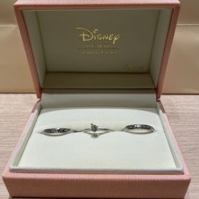 【ケイウノ ブライダル(K.UNO BRIDAL)の口コミ】 婚約指輪は、ザ・婚約指輪の立て爪タイプが良かったので、この形を選びま…