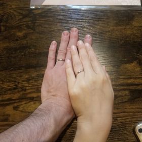 【俄(にわか)の口コミ】 指輪のフォルム、シンプルで飽きのこないデザインが決め手です。永久に身…