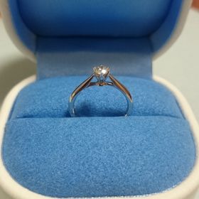 【銀座ダイヤモンドシライシの口コミ】 「歳を重ねても婚約指輪を長くつけていたい」と彼女に言われていたので、…