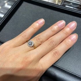 【エクセルコダイヤモンド(EXELCO DIAMOND)の口コミ】 きらきら輝く太陽のようなリングでした。リング部分がゴールドなのでちょ…