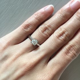 【ハリー・ウィンストン(Harry Winston)の口コミ】 以前からハリーウィンストンに憧れがありました。
彼が指輪どうする？？と…