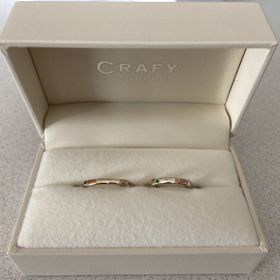 【CRAFY(クラフィ)の口コミ】 シンプルなデザインかつ上品な感じであり、
素材もしっかりしているため、…