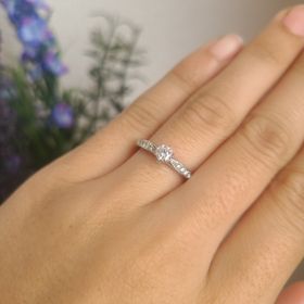 【Katamu(カタム)】の口コミ 素材はpt950で、鍛造製法です。
強い強度と滑らかなつけ心地が特徴的...