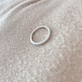 【ティファニー(Tiffany & Co.)の口コミ】 デザインはシンプルなものを探していました。他の指輪ものちのちつけよう…