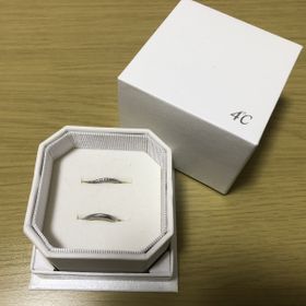 【4℃ BRIDAL(ヨンドシーブライダル)の口コミ】 職業柄、良く手を洗ったり人に直接、接する職業だったのでシンプルで細め…