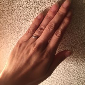 【canal4℃(カナルヨンドシー)の口コミ】 付き合って初めての誕生日プレゼントがらこちらのイニシャルネックレスだ…