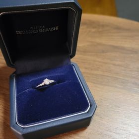 【銀座ダイヤモンドシライシの口コミ】 先に選んだ結婚指輪とセットでつけられるデザイン(本来のセットのものは少…