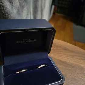 【銀座ダイヤモンドシライシの口コミ】 種類が多くて悩んでいると、店員さんが似合いそうだと選んで下さり試着す…