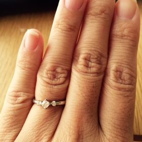 【組曲ジュエリーの口コミ】 ひとめぼれです。
デザインが理想通り。ダイヤは、必須だったのですが、な…